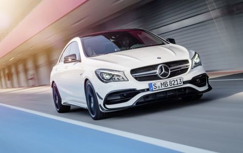 Mercedes-Benz a depăşit BMW în noiembrie după numărul de automobile vândute şi este aproape să devină cel mai mare constructor de maşini premium 