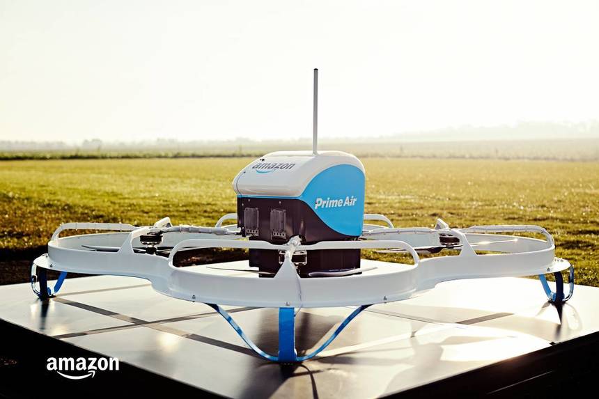 Amazon face prima livrare folosind o dronă. VIDEO