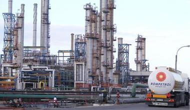 Ministerul Energiei, despre posibila cedare a controlului Rompetrol către chinezi: Acţionariatul societăţilor deţinute de KMGI în România rămâne neschimbat. "O intrare a investitorilor chinezi ar fi cea mai recentă dintr-o serie de noi investiţii străine"