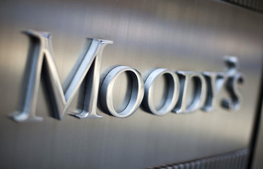 Moody's: Relaxarea fiscală din România poate afecta perspectivele bugetare şi competitivitatea economiei. Agenţia de rating estimează încetinirea creşterii economice la 3,7% în 2017 şi un deficit bugetar de peste 3% din PIB