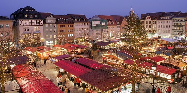 Unde merg românii în vacanţe de sărbători: Praga, Viena şi Budapesta, cele mai căutate destinaţii externe, agenţiile au vândut cu 25% mai multe sejururi de Crăciun
