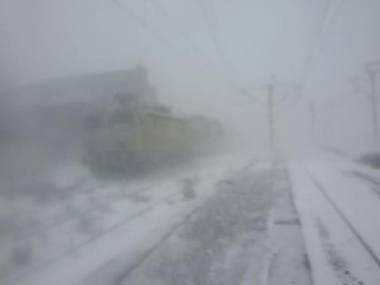 CFR SA: Călătorii din trenul InterRegio Constanţa-Iaşi au fost preluaţi de alt tren, după ce plugul locomotivei s-a rupt. Întârzieri de patru ore în Gara de Nord