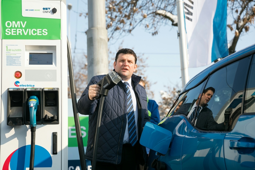 Electrica şi OMV Petrom au lansat prima staţie de încărcare rapidă pentru maşini electrice. Încărcarea durează 20 de minute şi costă 1 leu/kwh 