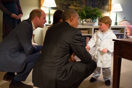 Furnizorul vestimentaţiei prinţului George pentru o întâlnire cu Obama a atras fonduri de 5 mil lire sterline