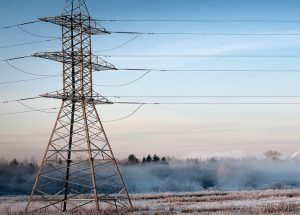 Preţul energiei electrice pe piaţa spot a bursei OPCOM a ajuns luni dimineaţă la un nivel maxim de 100 euro/MWh