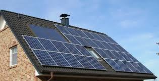 STUDIU: Aproape jumătate din români ar prefera să-şi încălzească locuinţele cu energie solară
