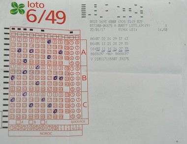 Câştigătorul premiului de 16,7 milioane lei la Loto 6/49, un vasluian în jur de 40 de ani, s-a prezentat miercuri să-şi ridice banii 