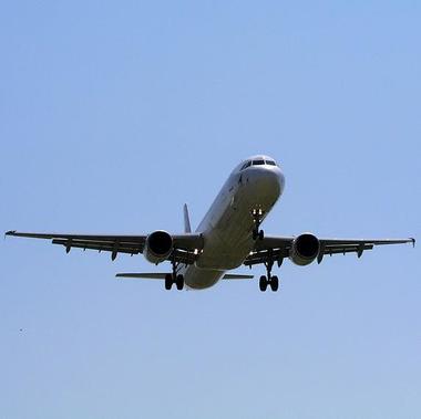Antreprenor: Companiile româneşti care vor să aducă marfă cu avionul din China preferă aeroportul din Frankfurt 