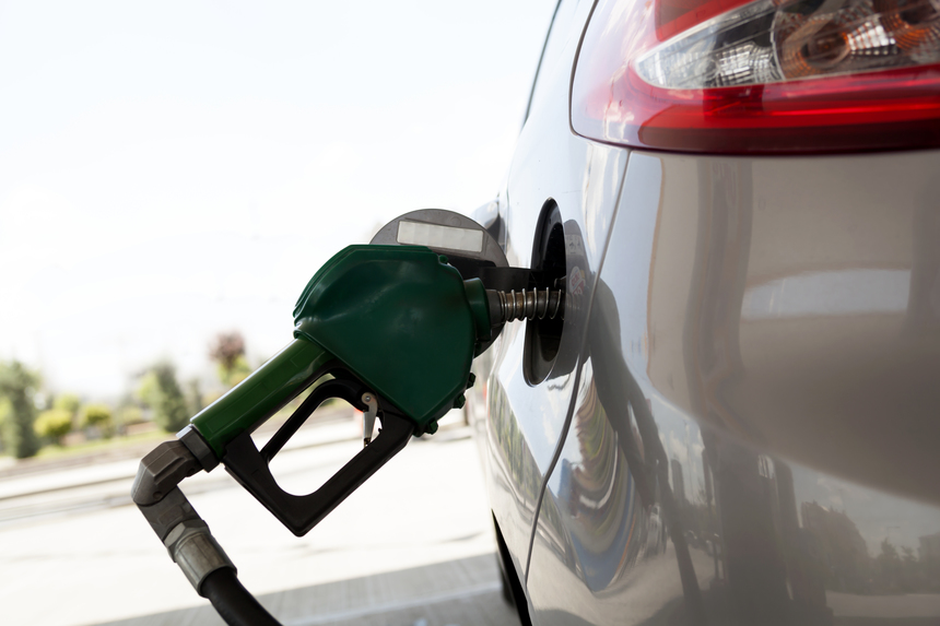 România are al treilea cel mai mic preţ al benzinei din UE, după eliminarea supraaccizei şi scăderea TVA