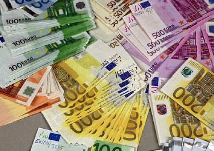 Euro se apreciază după ce un consilier al lui Trump a spus că moneda este subevaluată
