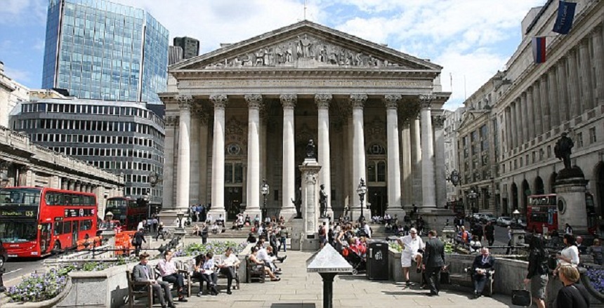 Banca Angliei a îmbunătăţit estimările economiei britanice pentru a doua oară după votul pro-Brexit