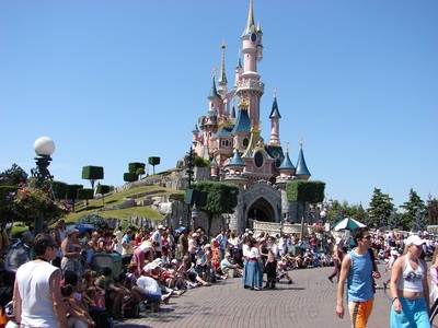 Compania Walt Disney va investi 1,5 miliarde de euro în Euro Disney, la care şi-a mărit participaţia la 85,7%