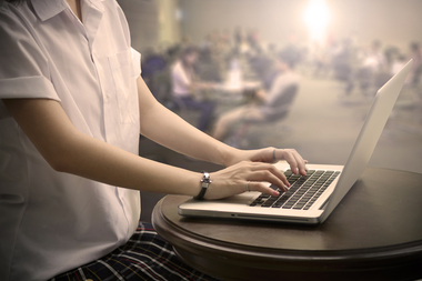STUDIU: Românii au cheltuit anul trecut 2,6 miliarde euro pe bunuri de folosinţă îndelungată
