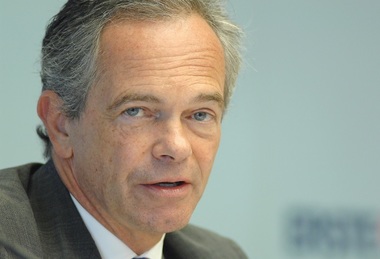 Şeful Erste Group, despre atacurile politicienilor la adresa multinaţionalelor: Suntem obişnuiţi, nu sunt doar în România. Nu cred că politicienii români sunt atât de iresponsabili încât să se joace cu cea mai mare sursă de finanţare din ţară