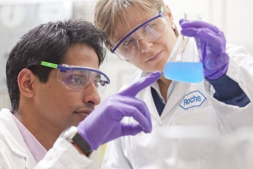 Roche: Un nou mix de medicamente prelungeşte viaţa bolnavelor de cancer mamar