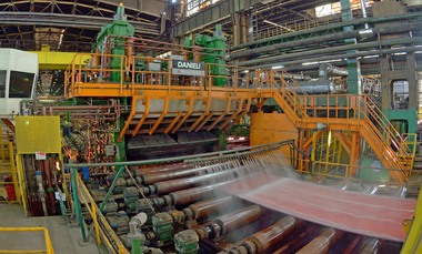 Galaţi: Investiţie de 12,5 milioane euro într- o nouă maşină de planat la cald la combinatul ArcelorMittal