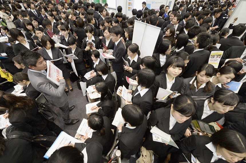 Bloomberg: În Tokyo există două locuri de muncă disponibile pentru fiecare aplicant
