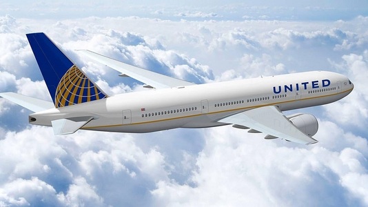 Două adolescente în colanţi au devenit o problemă de PR pentru United Airlines