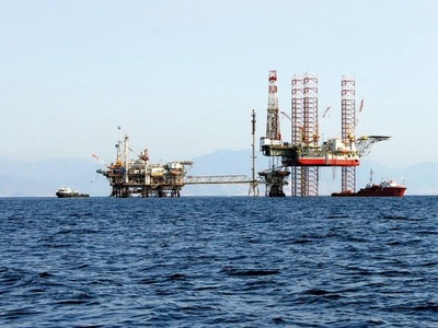 ExxonMobil plăteşte 1 miliard de dolari ca să construiască facilităţi de producţie gaze în zona românească a Mării Negre. Construcţia facilităţilor submarine este estimată la 3 ani