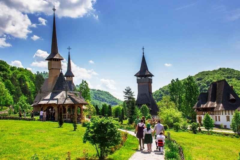 Circa 90.000 de turişti români îşi vor petrece... | News.ro