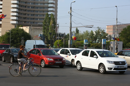 ANALIZĂ: Aproape 130.000 de maşini second-hand din import au fost înmatriculate în primul trimestru în România. Piaţa a crescut cu 98%, pe seama eliminării timbrului de mediu
