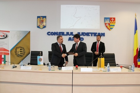 Judeţele Arad şi Bekes au semnat un parteneriat pentru atragerea fondurilor europene destinate infrastructurii din zona trasfrontalieră