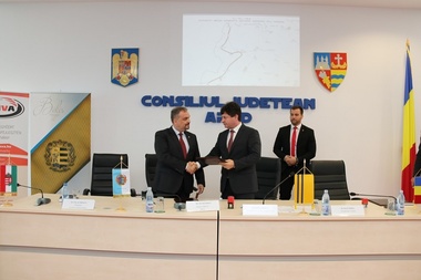 Judeţele Arad şi Bekes au semnat un parteneriat pentru atragerea fondurilor europene destinate infrastructurii din zona trasfrontalieră