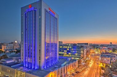 Hotelul Sheraton din Bucureşti a încheiat 2016 cu o cifră de afaceri de 10 milioane euro şi estimează o creştere cu 20% în acest an