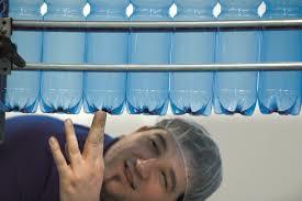 Consiliul Concurenţei analizează preluarea producţiei de PET-uri a Amraz România de către Alpla Plastic