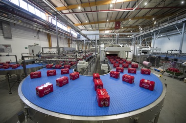 Coca-Cola România a investit 7 milioane euro într-o linie de îmbuteliere a dozelor de mare viteză la Timişoara