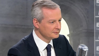 Franţa ar putea vinde acţiuni la companii ca Renault şi Orange, pentru a finanţa un fond de investiţii de 10 mld. euro