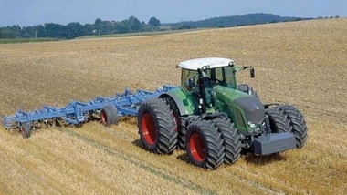 Producătorii atrag atenţia că forţa de muncă din agricultură este îmbătrânită şi va dispărea în câţiva ani; în vestul ţării se aduc muncitori din străinătate