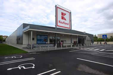 Kaufland va mai deschide patru hipermarketuri până în februarie 2018 şi va construi nouă grădini ubane comunitare pe acoperişurile şi în parcările magazinelor din Bucureşti FOTO