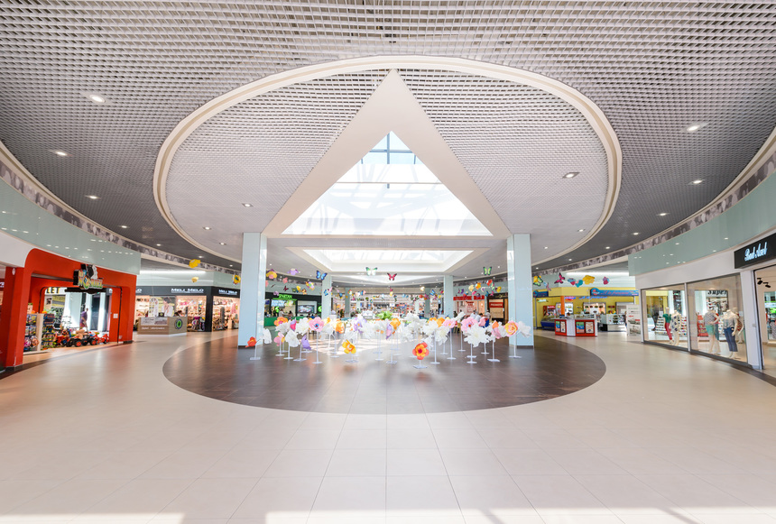 Catinvest şi Carrefour România au investit 2 milioane de euro în modernizarea centrului comercial Tom din Constanţa 