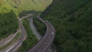CNAIR: Valoarea totală a investiţiei pentru autostrada Sibiu-Piteşti, de 3,3 miliarde de euro, include TVA şi costul exproprierilor 