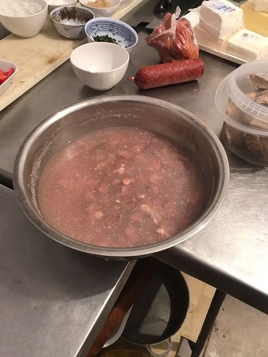 Terasă din Eforie Sud, închisă temporar după ce au fost găsite carne şi produse din carne fără termen de valabilitate - FOTO/ VIDEO
