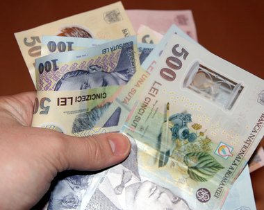 Analist: Firmele din România au distribuit dividende de 43 miliarde lei din profitul pe 2016, cât în precedenţii şapte ani la un loc. Distribuirea dividendelor, stimulată de reducerea impozitului din 2016 şi de incertitudinea privind taxele din 2018
