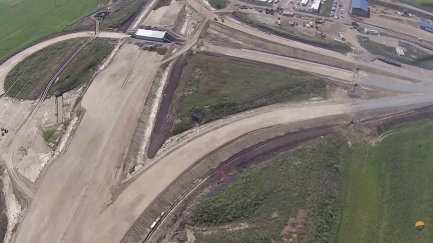 ONG: Pe tronsonul de autostradă Târgu Mureş - Câmpia Turzii nu se lucrează decât pe 45% din distanţă din cauza autorităţilor incapabile să rezolve problemele birocratice. FOTO. VIDEO