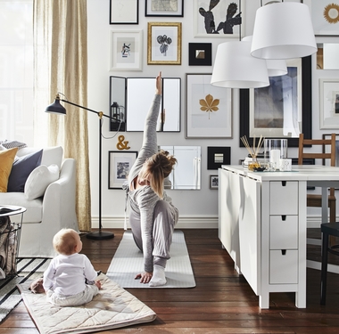 Ikea a lansat noul catalog pentru România, care încurajează clienţii să-şi rezerve mai mult timp pentru ei. Peste 800.000 de familii vor găsi catalogul în faţa uşii în zilele următoare 