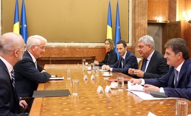 Premierul a semnat un acord cu Lockheed Martin pentru transfer de tehnologie pentru avioanele F16