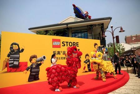 Producătorul de jucării Lego va concedia 8% dintre angajaţi din cauza declinului veniturilor