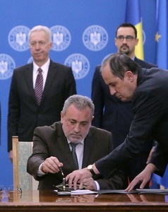 Ministerul Economiei: Fabricarea în comun a transportorului blindat Piranha 5 va fi un impuls pentru retehnologizare şi pentru perfecţionarea angajaţilor UMB 