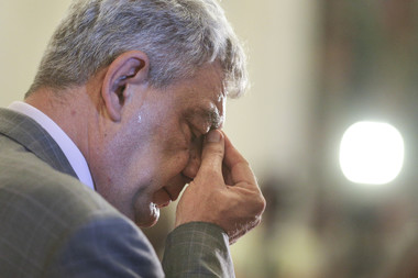 Premierul recunoaşte deficitul bugetar de 4,1% anunţat de Eurostat: Da, pe trimestrul 2 deficitul este de 4,1%, dar noi nu vorbim de trimestre. Important e cum va fi la finalul anului