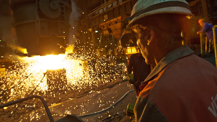 STUDIU: Afacerile din industria metalurgică au atins cel mai scăzut nivel din ultimii patru ani. Fără măsuri pentru stimularea sectorului, economia se transformă într-un gigant cu picioare de lut