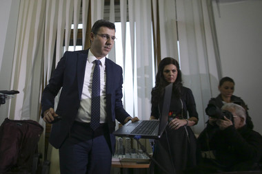 Mişa: Eu, ca părinte, am responsabilitatea faptelor. Dacă exista riscul ca salariile să scadă, spuneam de la început. Orice angajator de bună-credinţă nu va reduce salariul angajatului