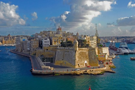 Agenţie de turism: Peste 300 de maltezi îşi vor petrece Revelionul în România