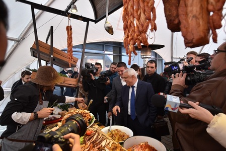 Kaufland România a inaugurat primul program naţional pentru carne de porc 100% românească. 60% din carnea de porc din comerţ e din import

