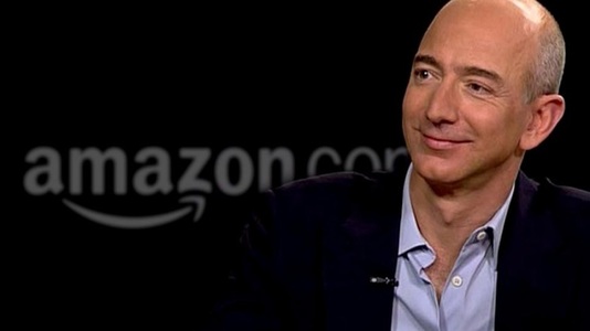 Averea lui Jeff Bezos a depăşit în premieră 100 de miliarde de dolari