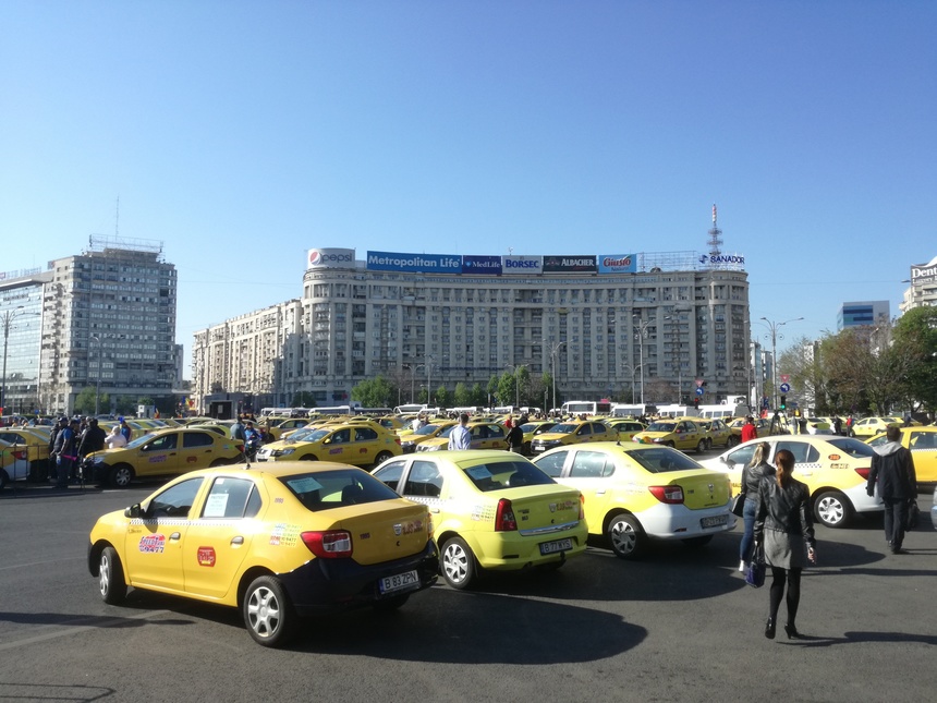 STUDIU: Românii sunt nemulţumiţi de şoferii de taxi, dar nu vor tarife mai mari 