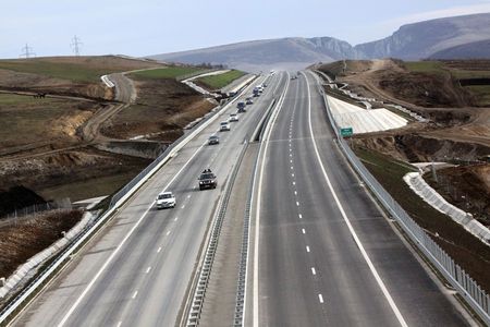 Ministerul Transporturilor a semnat o cerere de finanţare pentru construcţia a 70 km din autostrada Sebeş-Turda